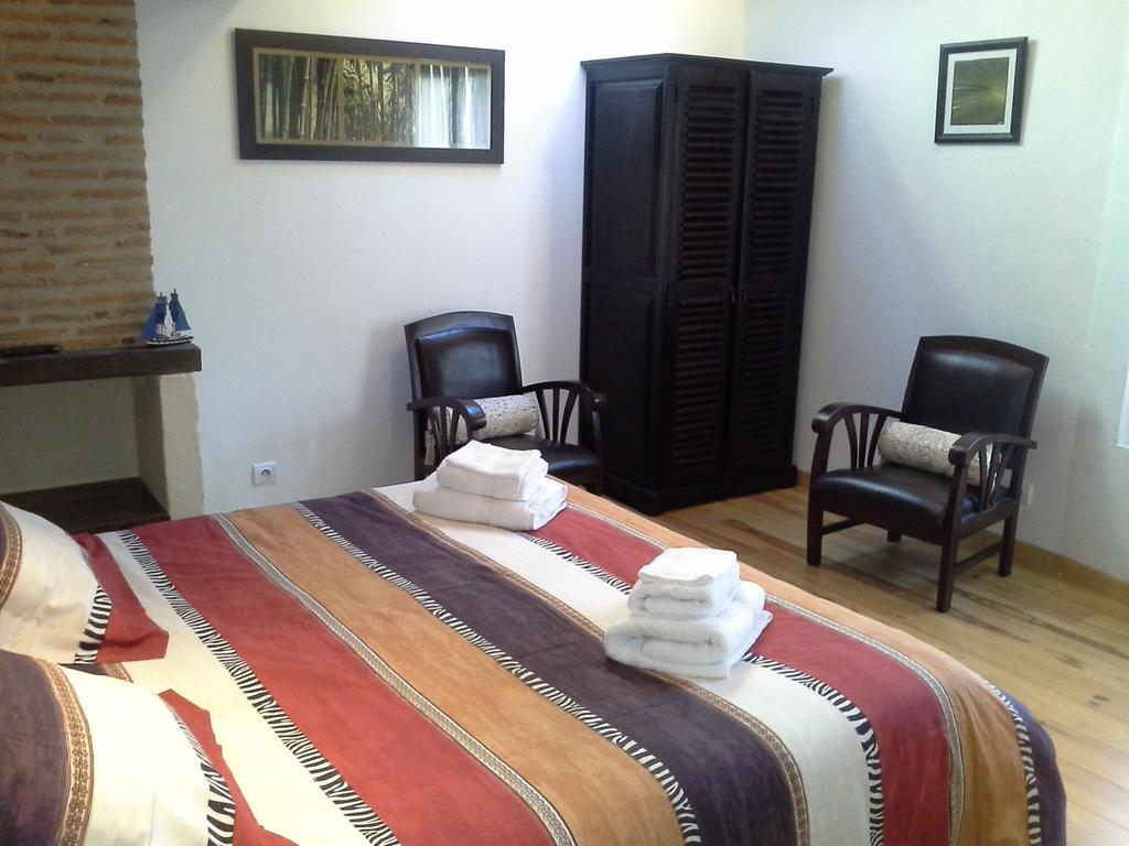 Maison D'Hotes Brameloup Jardin Ovale Coudures Room photo